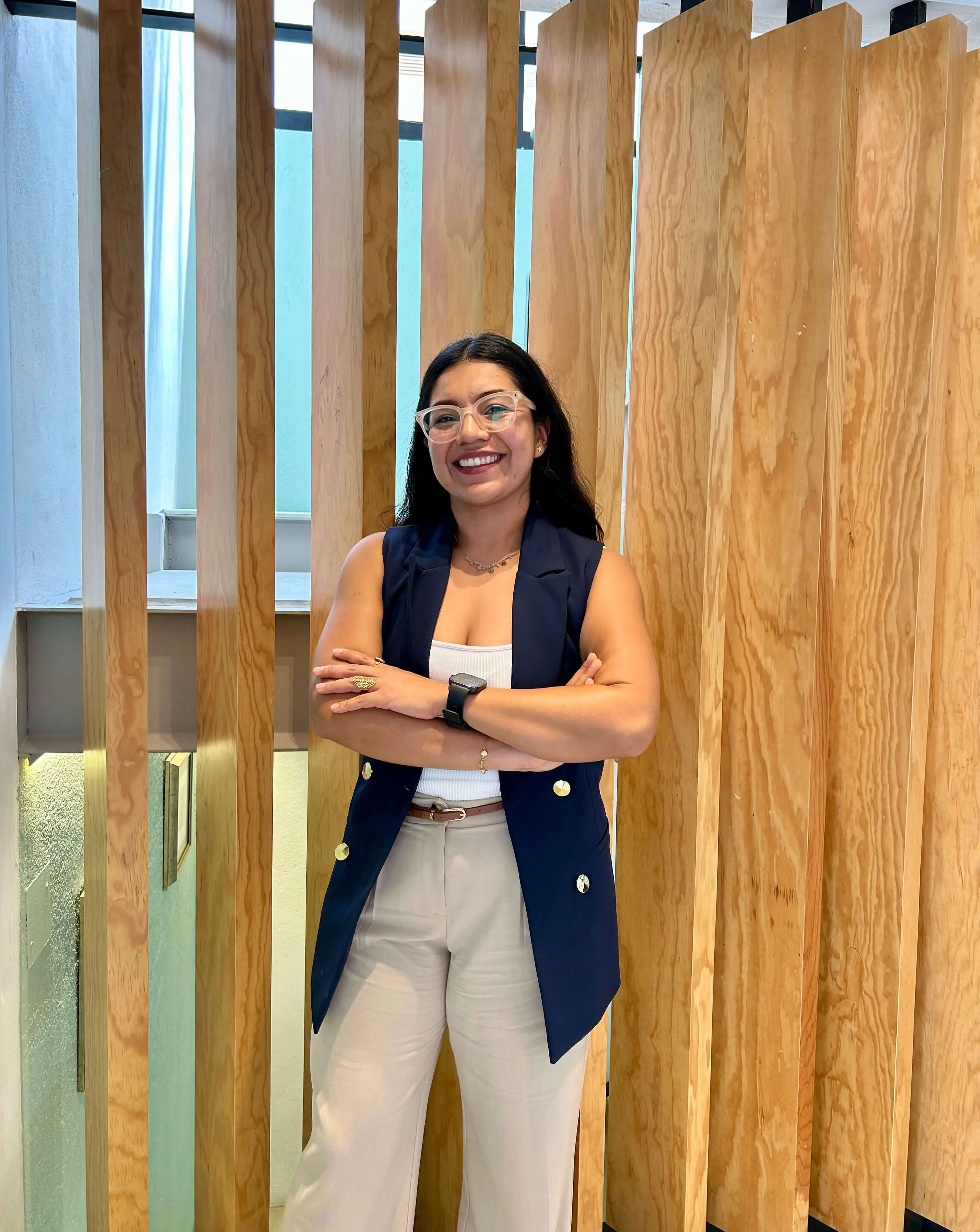 Retrato profesional de Damaris Costumbre, Asesora de Seguros.